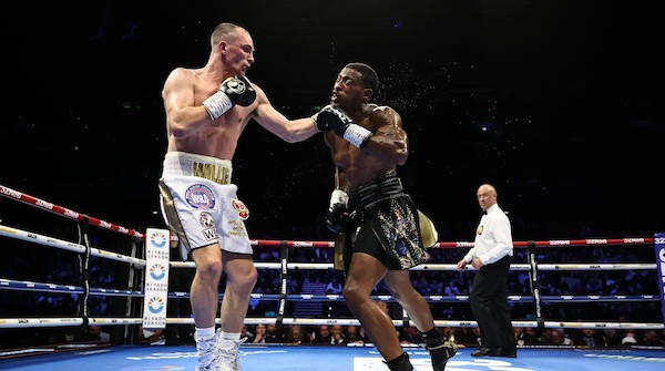 Хатчинсон одолел Тейлора в бою за пояс WBO Global