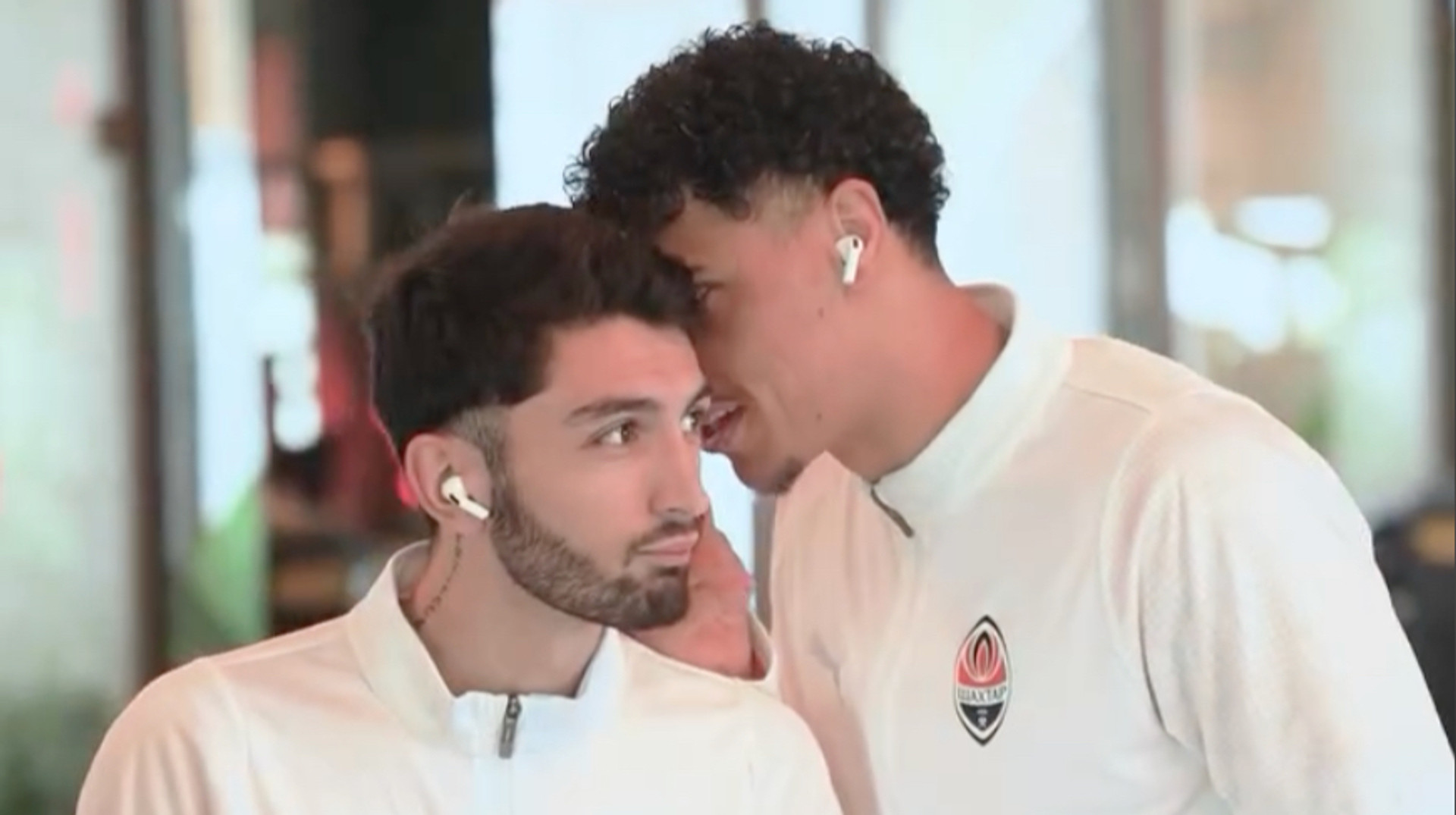 Паляниця – без проблем, а от цвірінькати не вдалося: футболісти Шахтаря пройшли мовний челендж