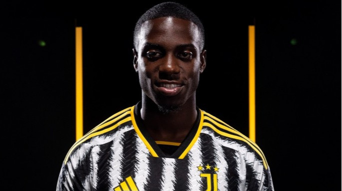 Ноттінгем розпочав переговори щодо дуету з Ювентуса
