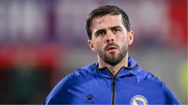 Скандальний ексгравець Ювентуса та Барселони оголосив про завершення кар'єри