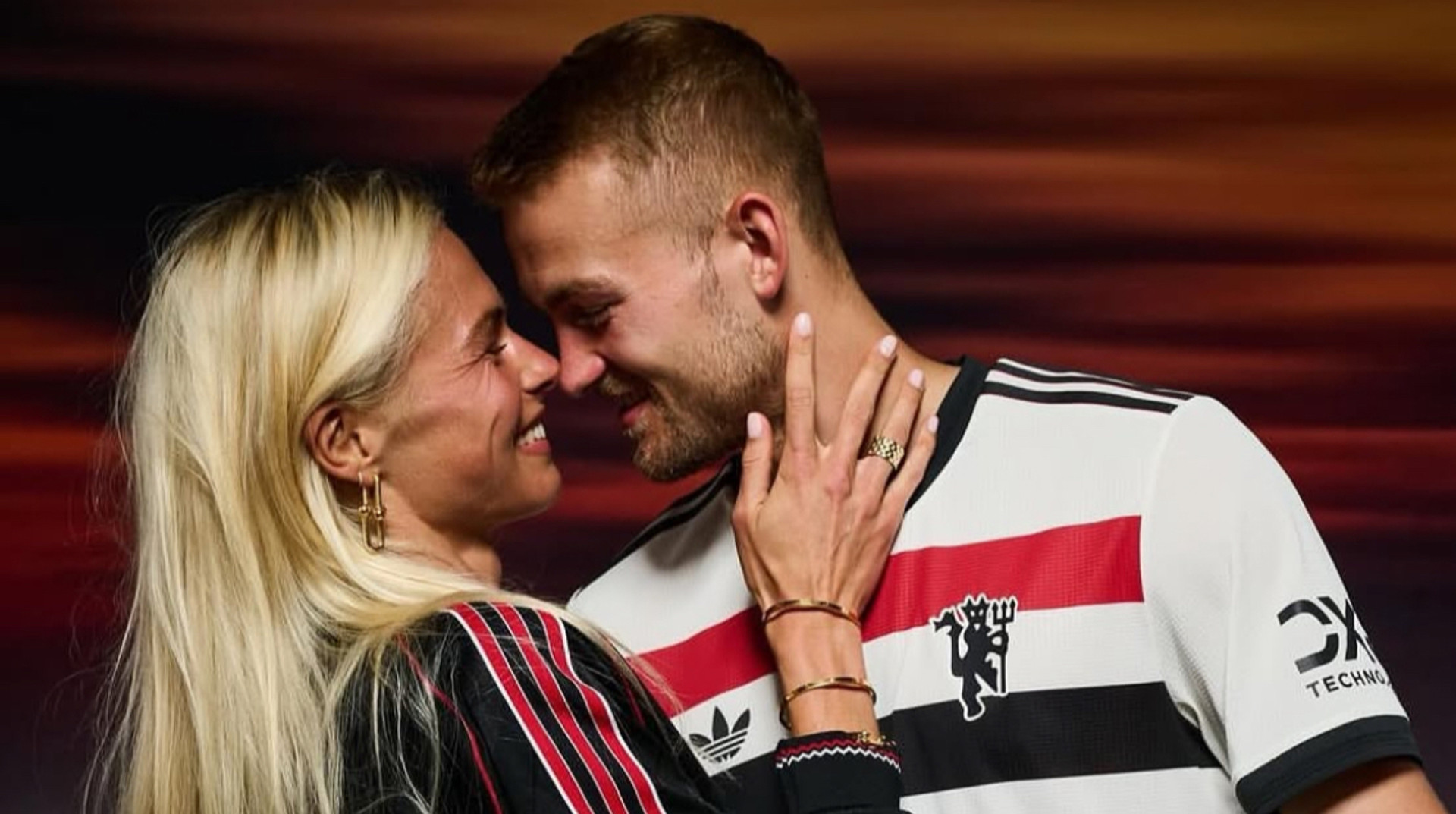 Вірила в таро і езотерику: зірка Манчестер Юнайтед розлучається з дружиною за дивних обставин