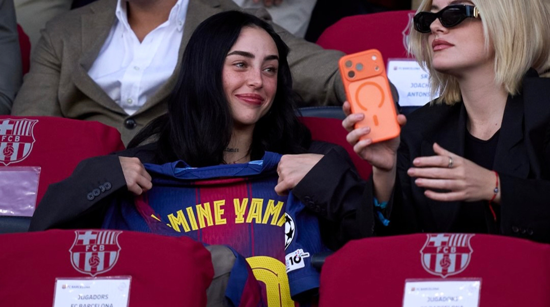 Дівчина головної зірки Барселони розсмішила гравців реакцією на гол коханого у Лізі чемпіонів