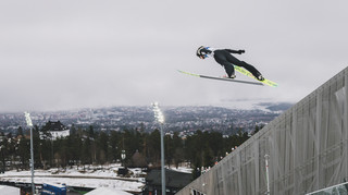 Небезпечні стрибки в Осло, Айхер не відпускає Шиффрін. Підсумки лижного тижня