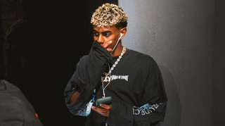 Золоті навушники і платівка: легендарний репер зробив символічний подарунок головній зірці Барселони