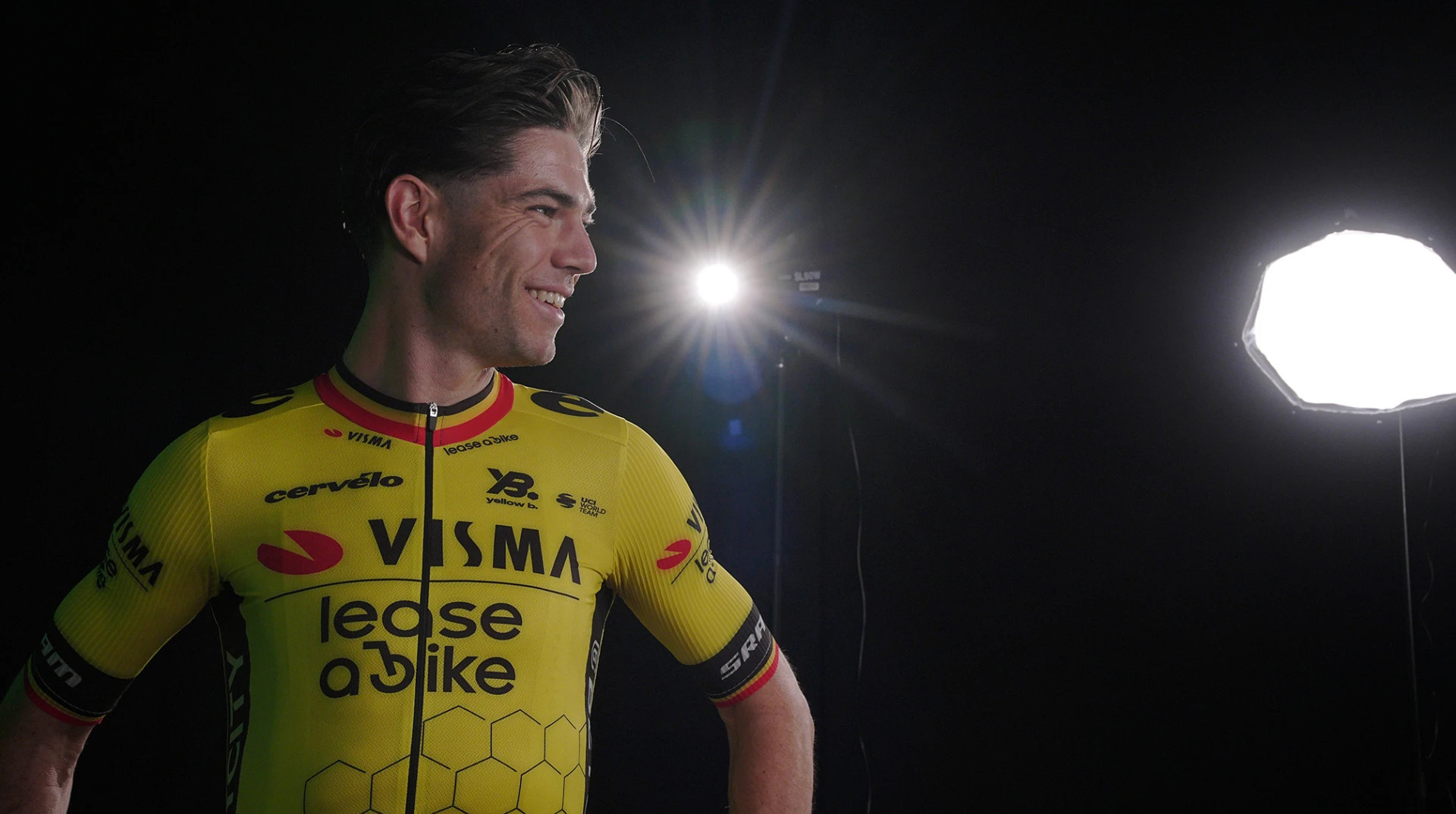 Звезду велоспорта оштрафовали за видео, на котором он выбрасывает костыли в мусорку