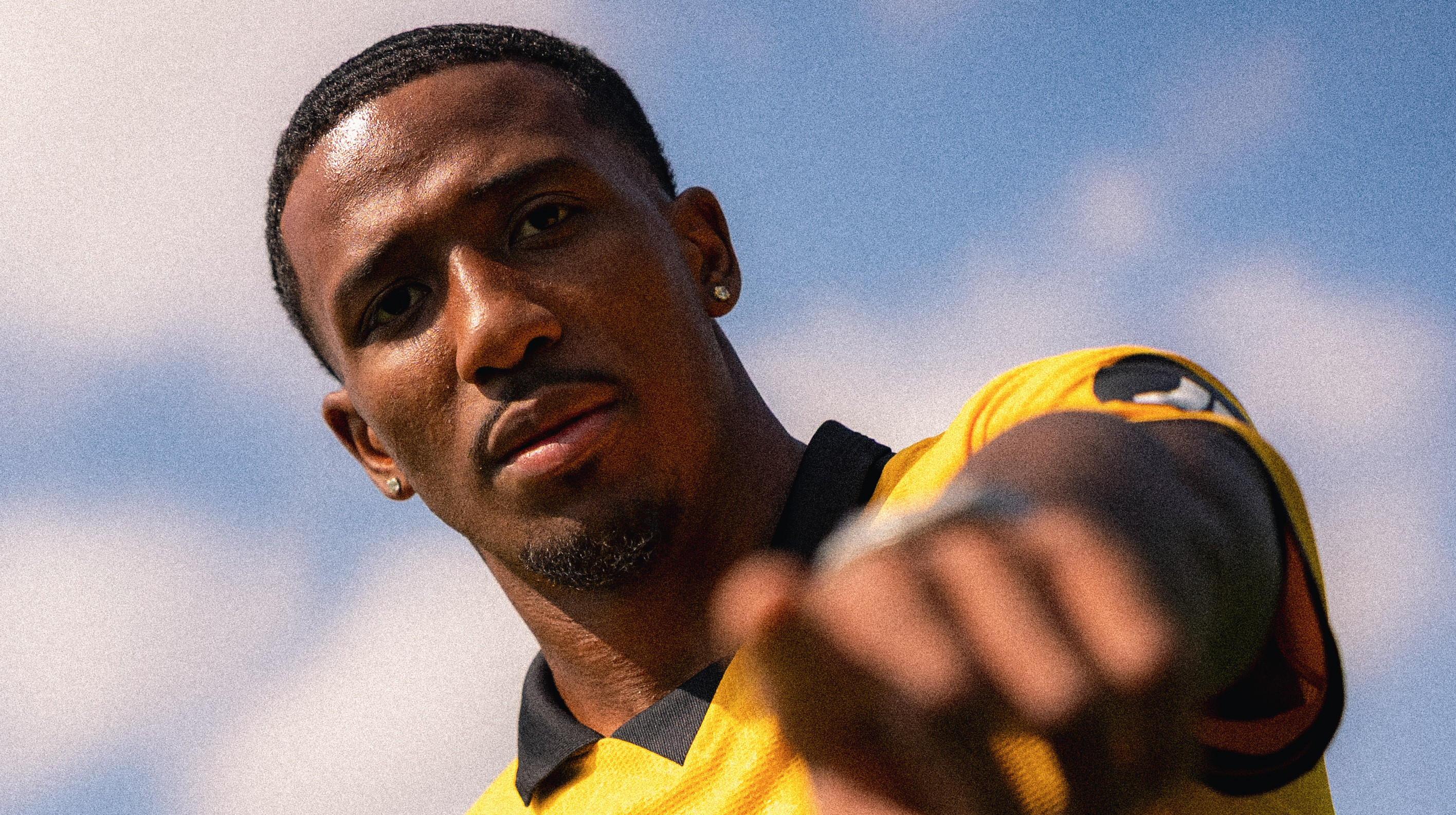 Вулвергемптон підписав захисника збірної Камеруну