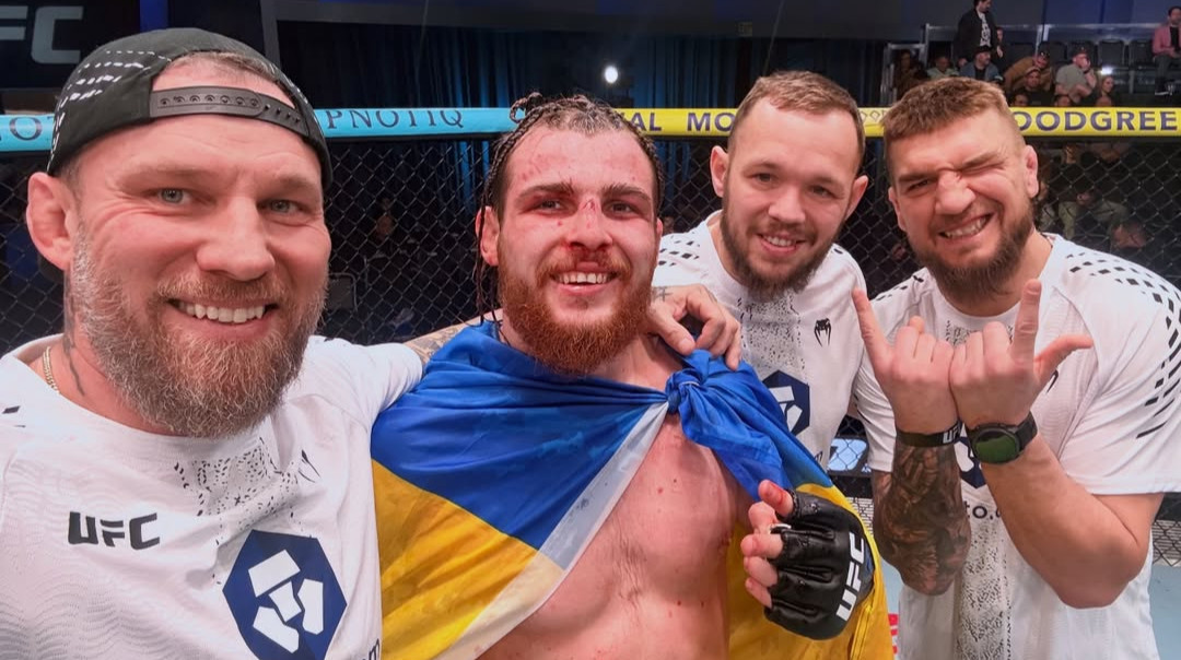 Друга перемога українця в UFC: Донченко безжально побив Мороно