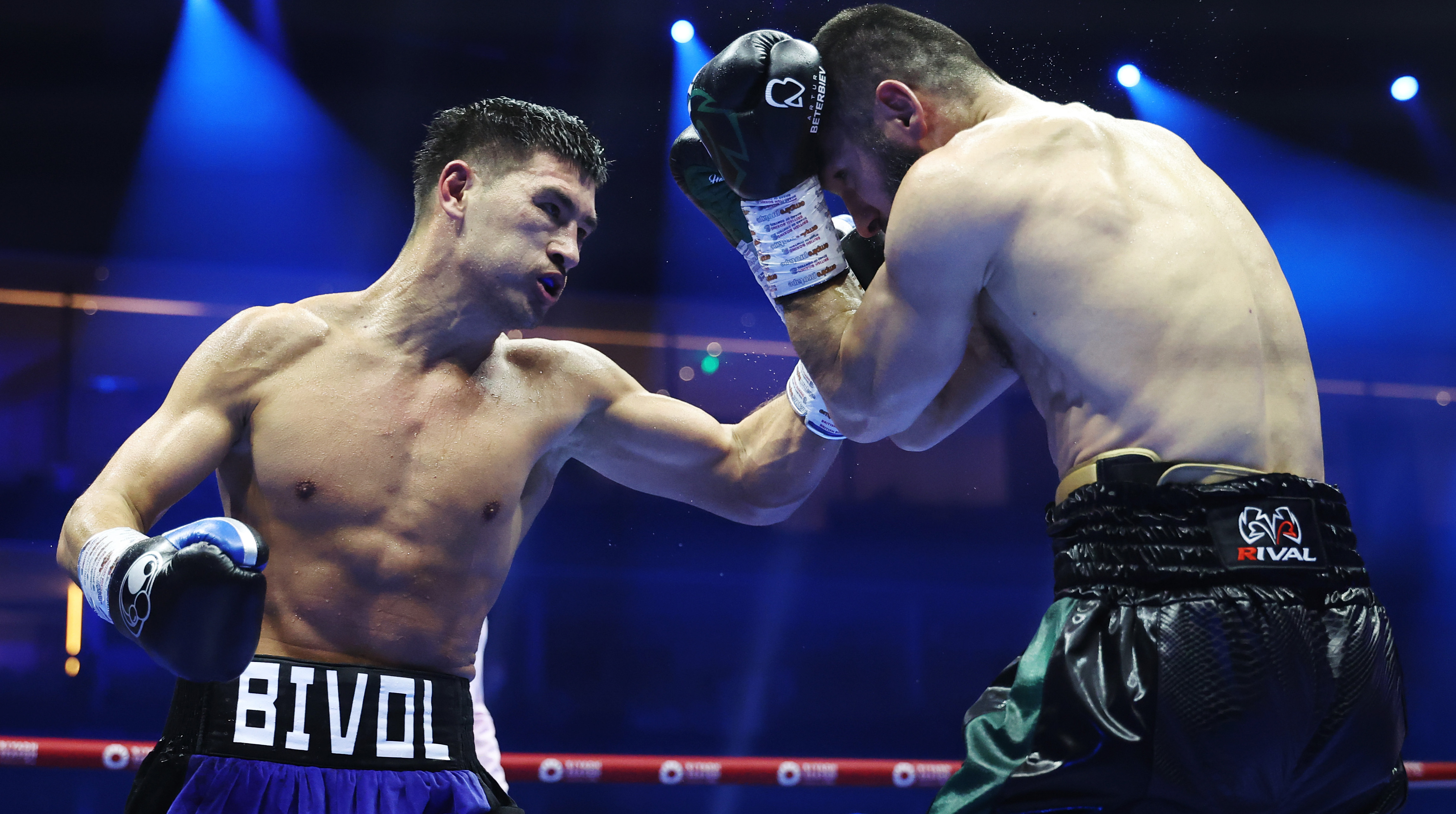 Турки разрешил провести третий бой Бивол – Бетербиев в России