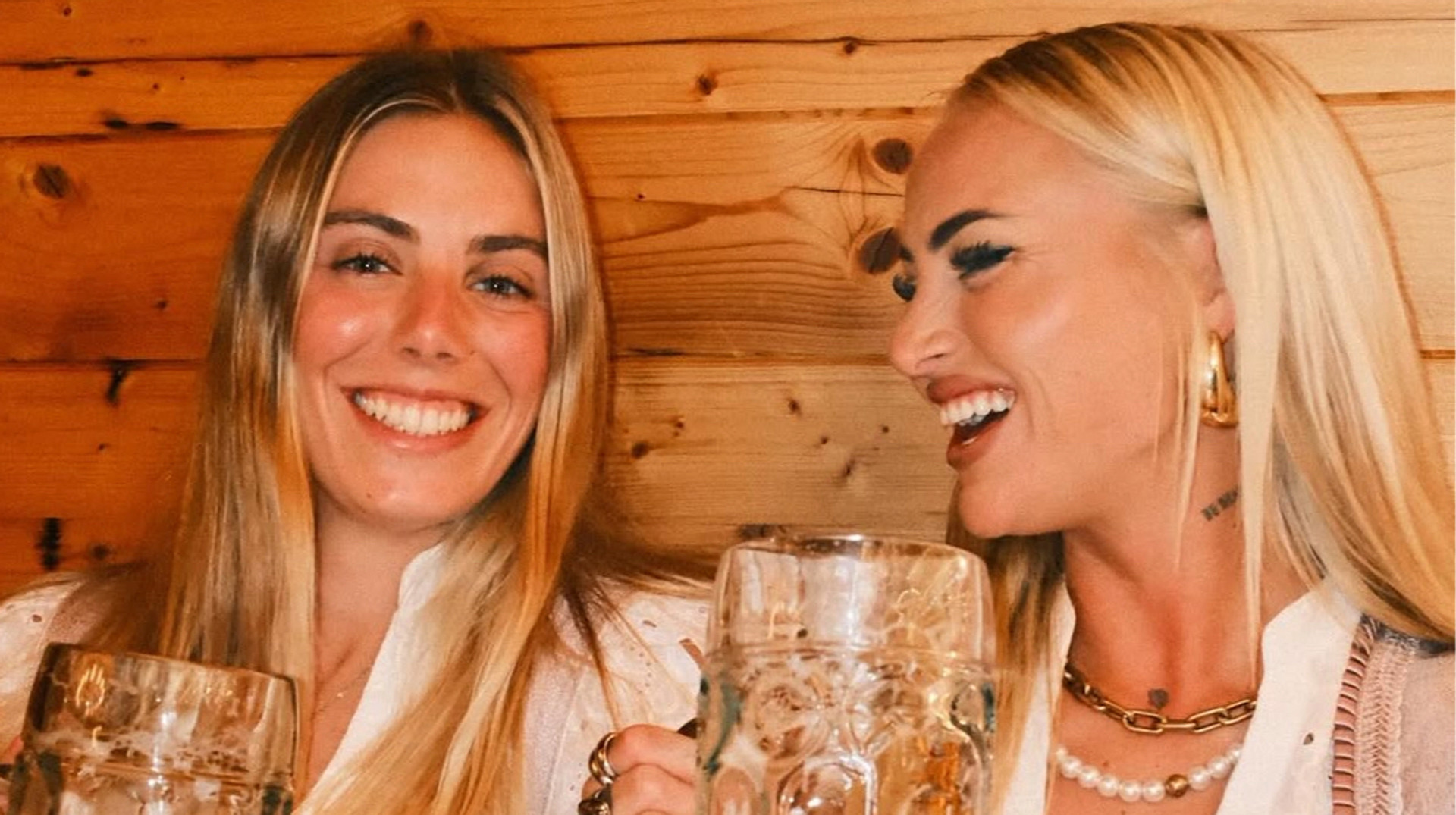 Самая сексуальная футболистка мира стала звездой Октоберфеста: удивила образом и пивным мастерством