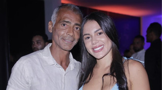 Змінив брюнетку на білявку: легендарний нападник розірвав стосунки зі студенткою, молодшою на 37 років