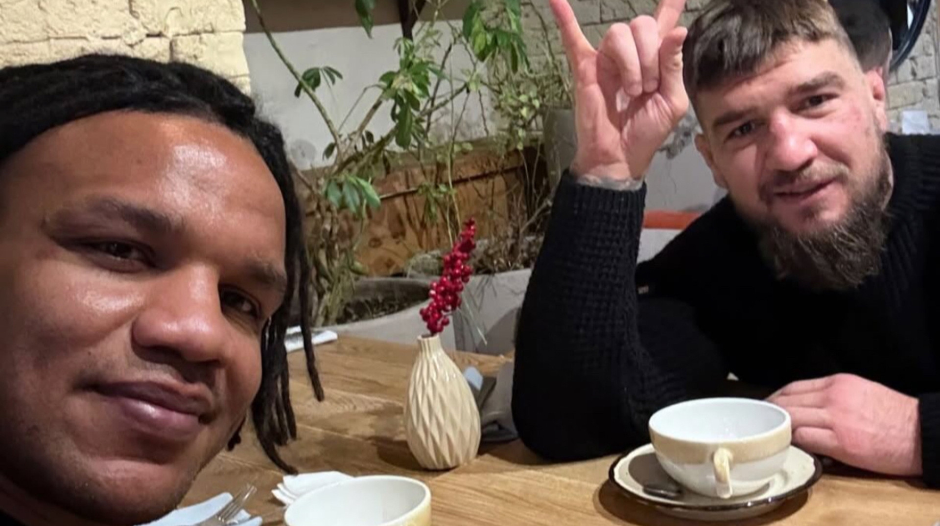 Встреча чемпионов: Беленюк похвастался совместным фото с украинской звездой UFC Амосовым