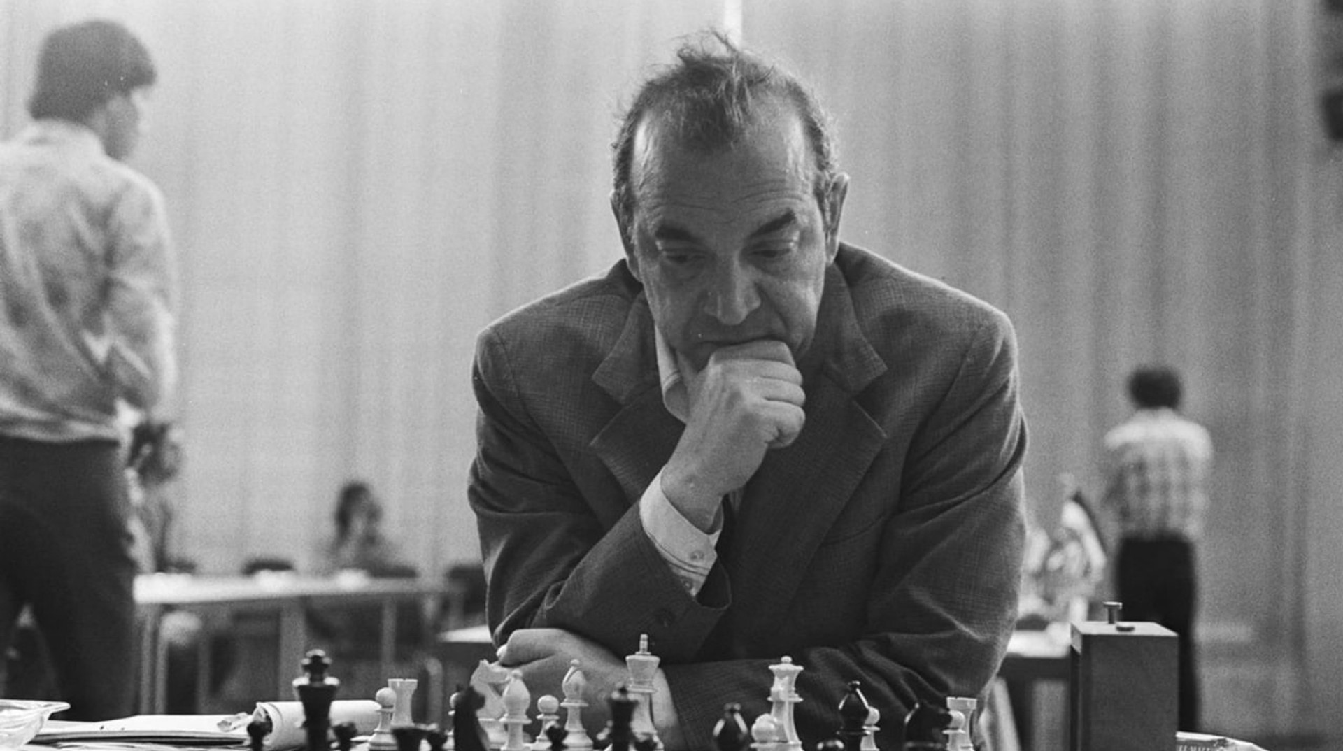 Самая громкая история о жажде свободы: как Виктор Корчной публично унизил Карпова и сбежал из СССР