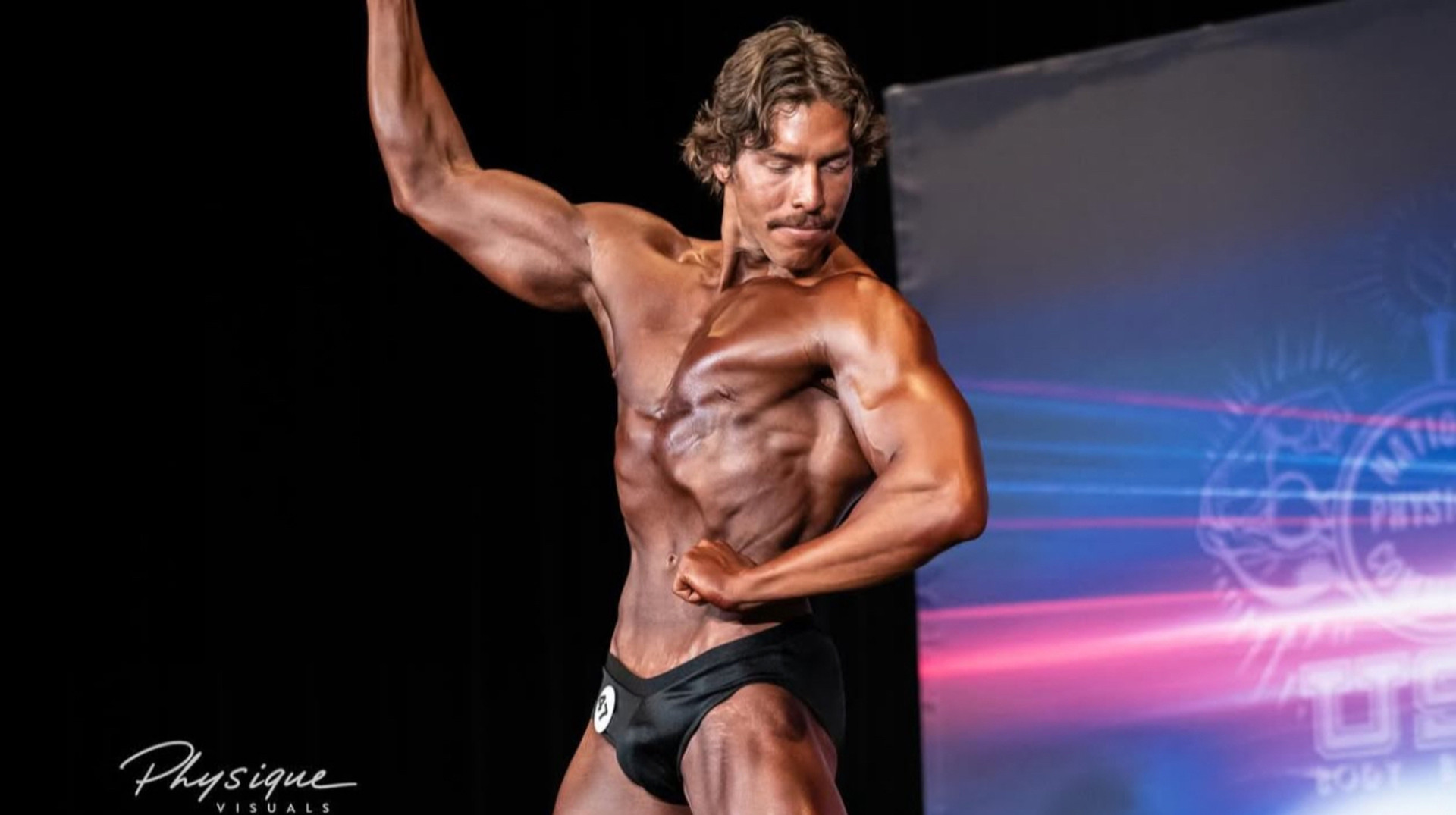 Позашлюбний син Шварценеггера дебютував у бодібілдингу із трьох золотих нагород