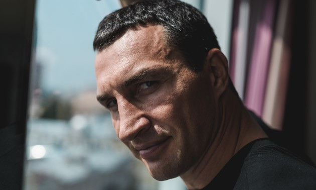 На Сан-Сіро пропустив п’ять голів. Володимир Кличко у виставкових футбольних матчах грає в захисті або стає в ворота