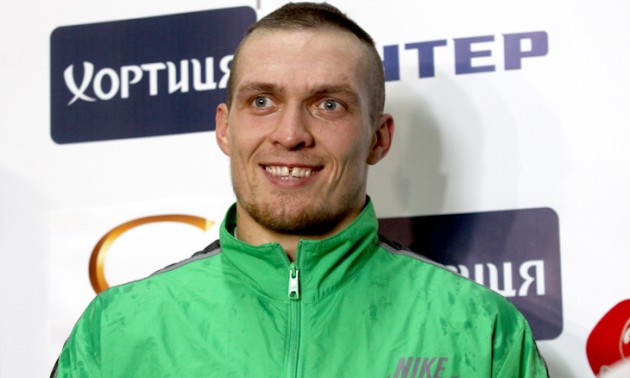 Усик дотепно потролив відомого функціонера. ВІДЕО