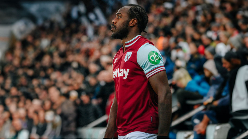 Форвард Вест Хэма впервые после страшной аварии вышел на поле