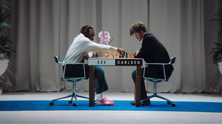 Змусив Карлсена розкидати фігури: зірка Арсенала презентував нові бутси грою у шахи