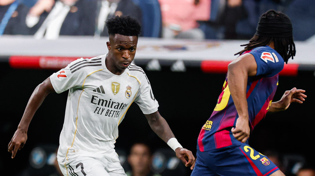 Нереализованный пенальти Мбаппе не помешал Реалу переиграть Барселону в дерби