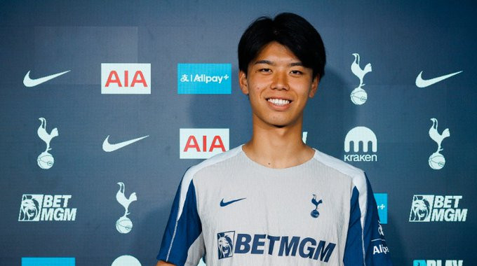 Тоттенгем підписав захисника збірної Японії