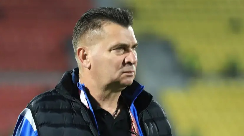 Матерился на игроков: известного украинского тренера уволили из киргизского клуба