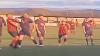 Вирубив суперника ліктем: у Вельсі футболіста заарештували після шокуючого інциденту на полі