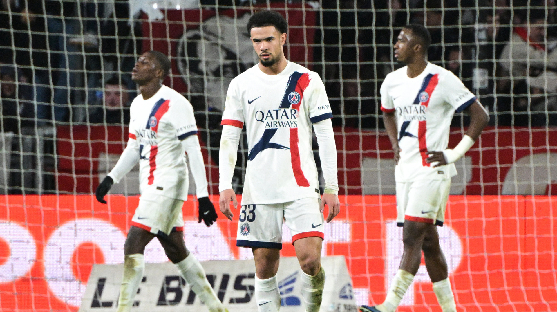 В раздевалке слышно, как муха летает: бывший игрок ПСЖ назвал главную причину спада формы ПСЖ