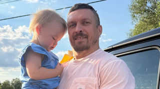 Довгоочікуване повернення додому: Усик зворушив соцмережі ніжними кадрами з донькою