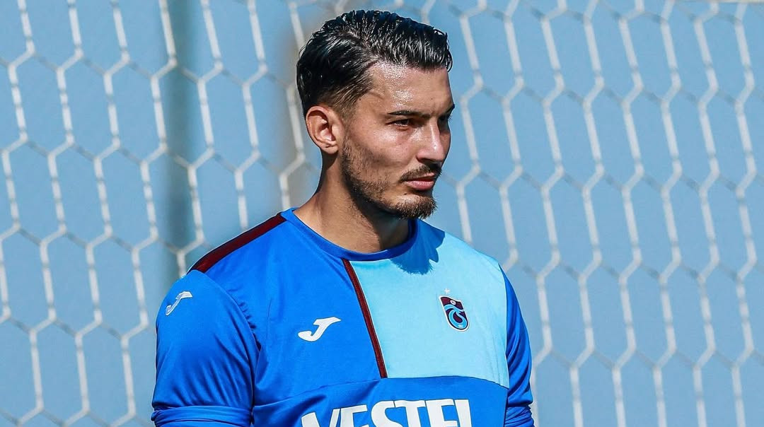 Галатасарай подписал вратаря сборной Турции