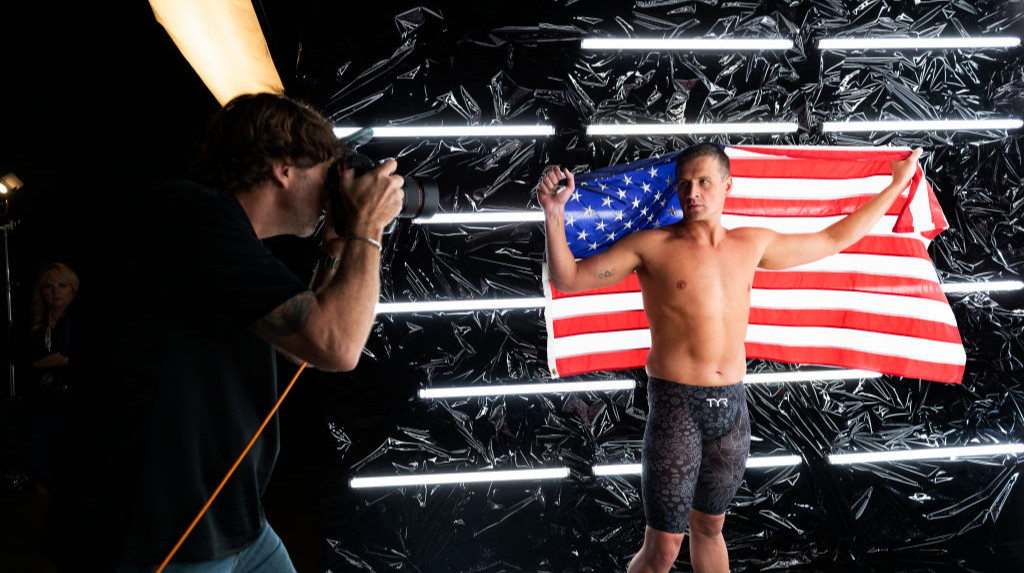 Шестиразовий олімпійський чемпіон вирішив продати половину золотих медалей