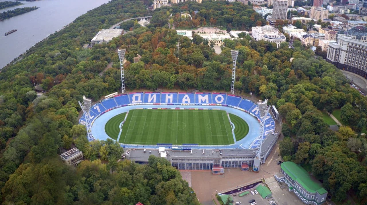Стадіон Динамо був пошкоджений уламками внаслідок нічної атаки росіян