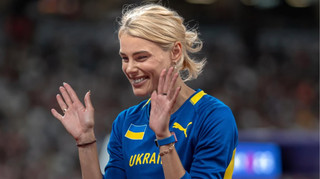 Примерила себя в роли футболистки: Левченко получила особый подарок от Шахтера