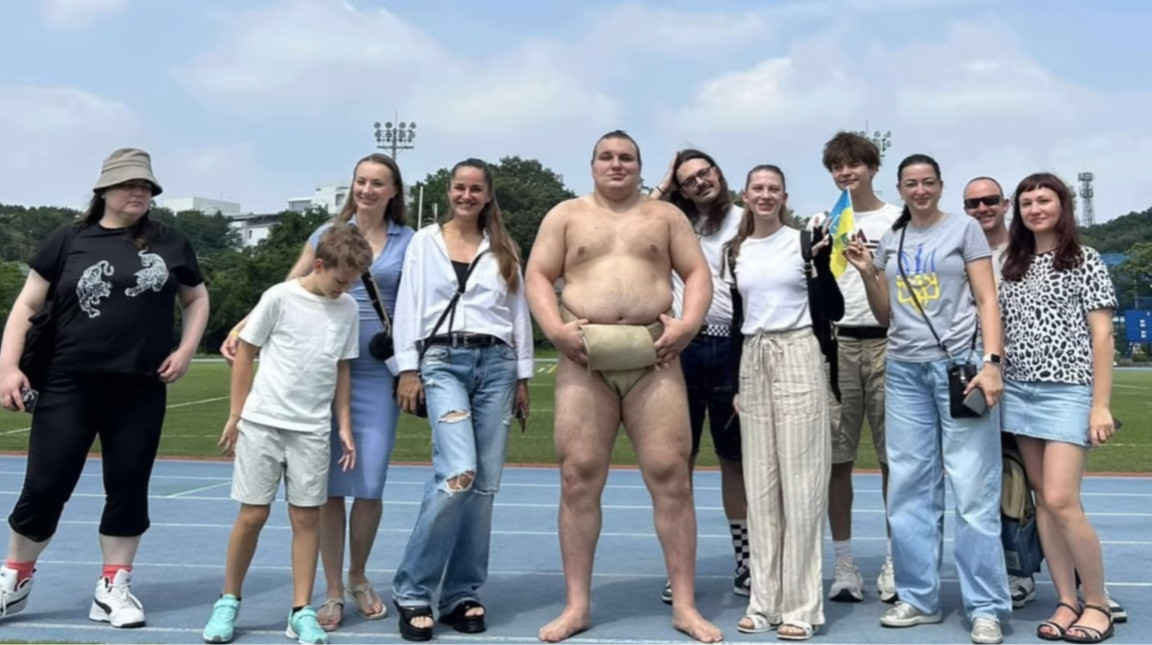 Сумоист Аонишики встретился с украинской диаспорой в Японии. Говорили на родном языке