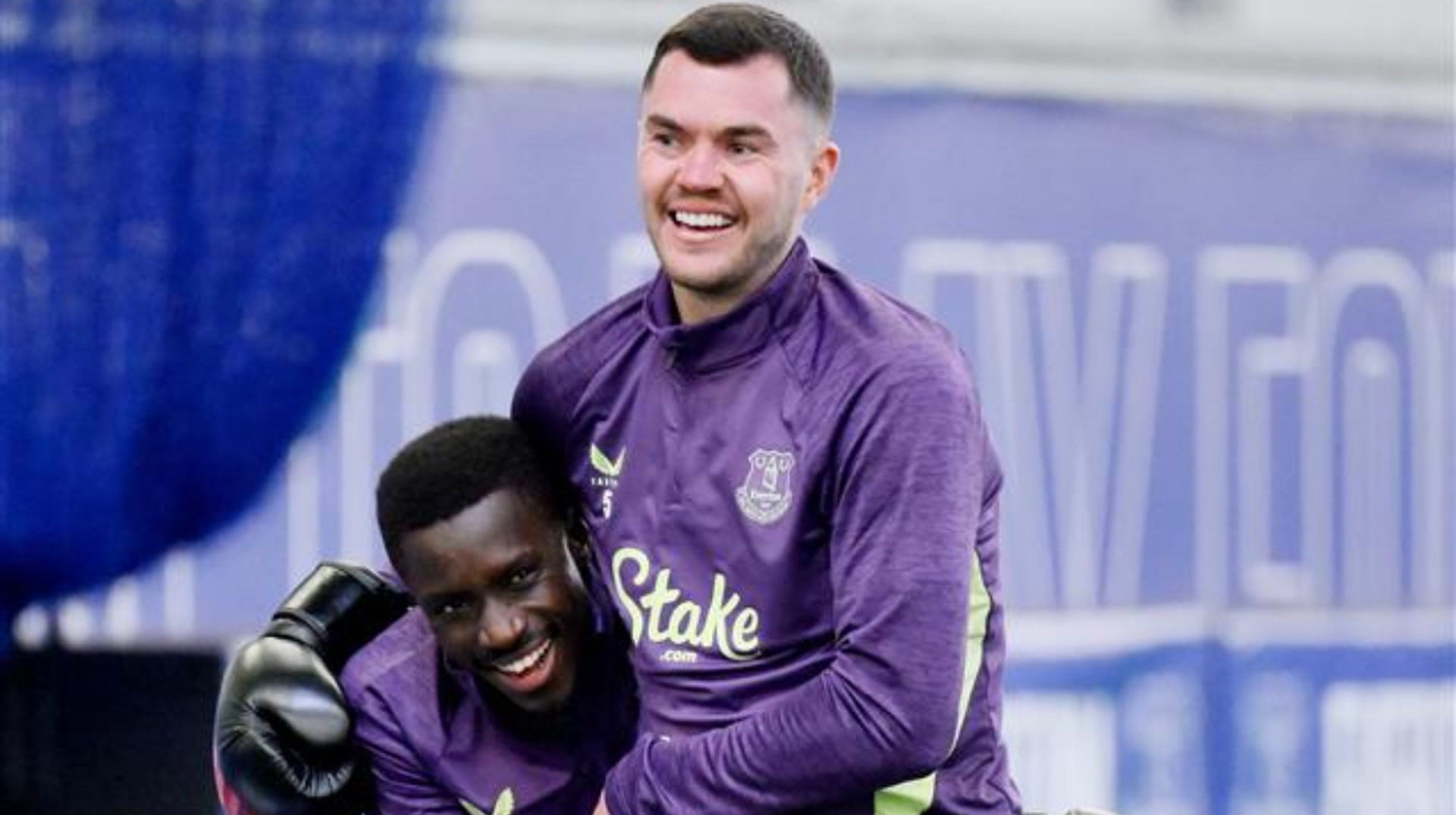 Игроки Эвертона, которые подрались между собой в матче МЮ, провели боксерский поединок на тренировке