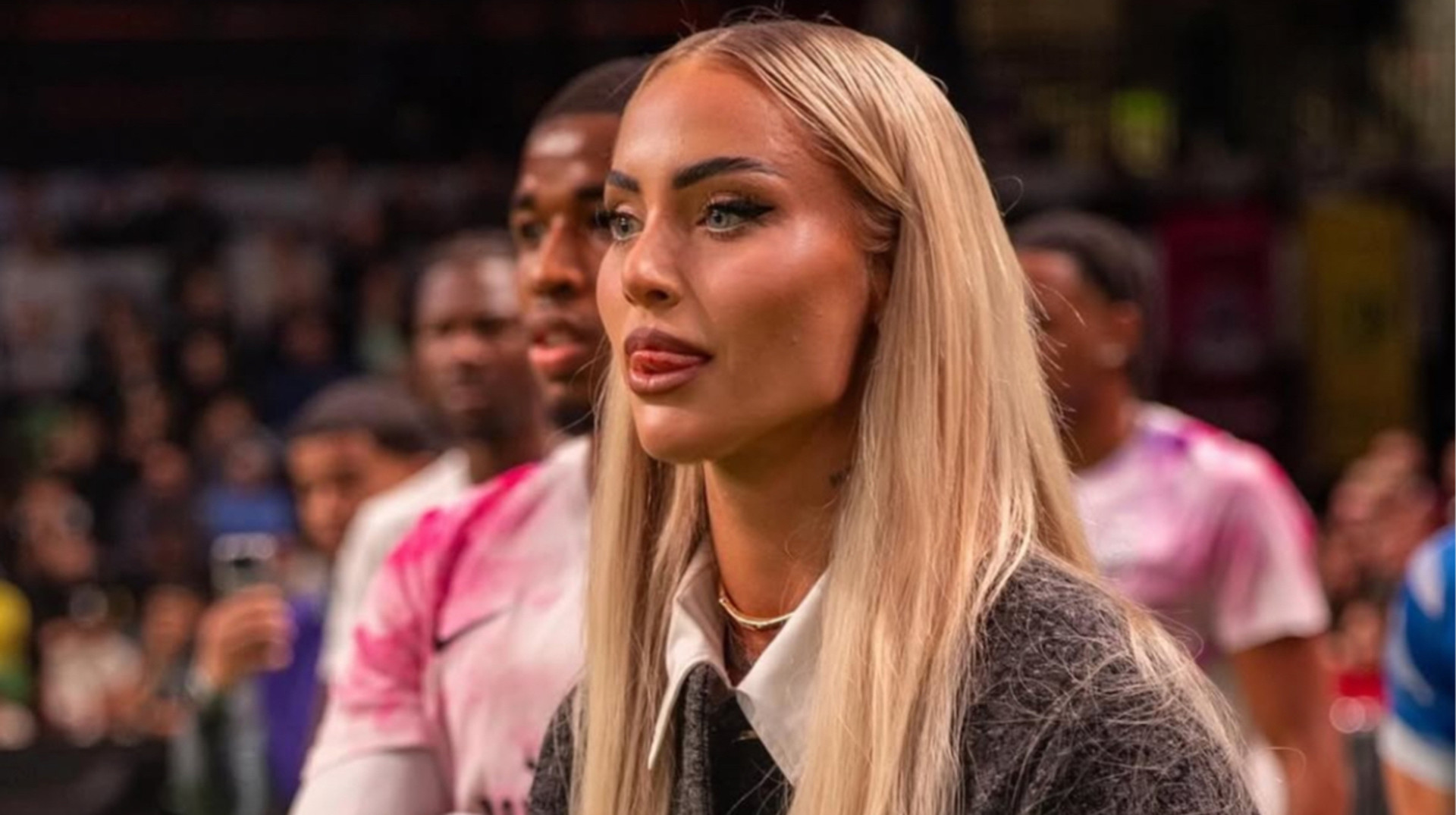 Найсексуальніша футболістка світу вразила фанатів шикарною технікою на медіатурнірі