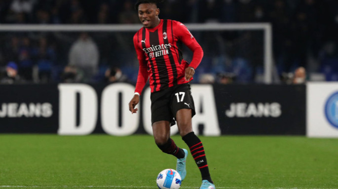 Гол Леау принес победу Милану над Кальяри в Серии А