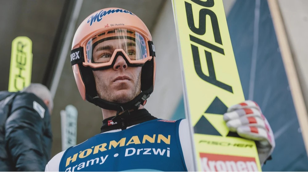 Зірковий стрибун не може повноцінно тренуватися через травму