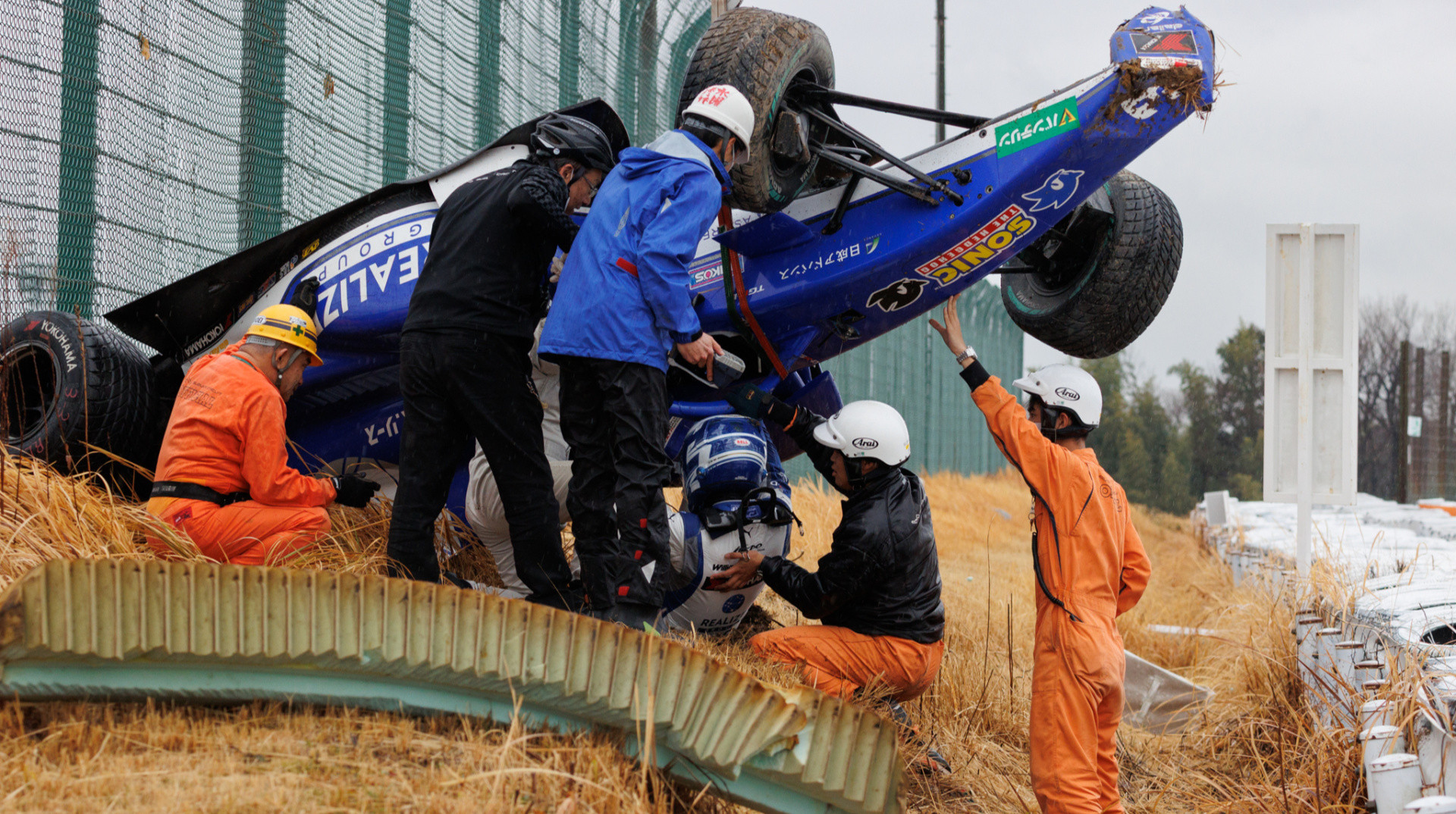 Пилот Уильямс разбил болид на предзеонных тестах