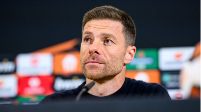 Спортивний директор Баєра розповів, коли клуб прийме рішення щодо Алонсо