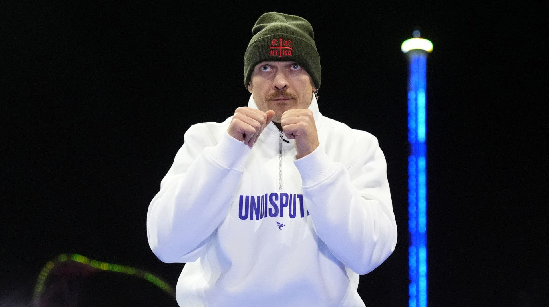 У команді Усика відреагували на інформацію про підписання контракту з Zuffa Boxing