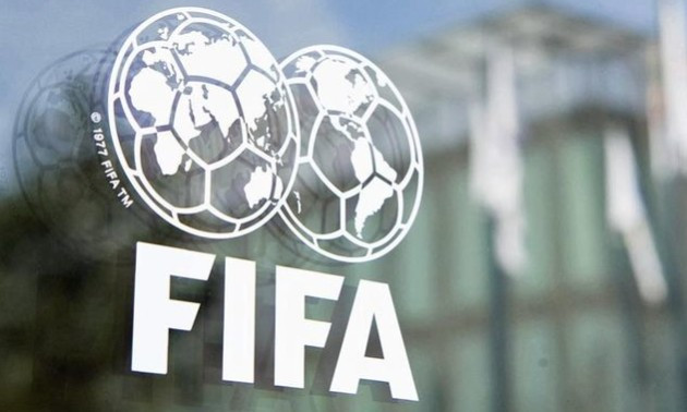 ФІФА планує замінити арбітрів на роботів