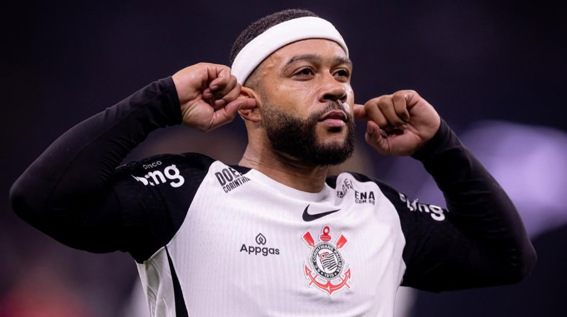 Колишню зірку Барселони ледь не побили суперники за зухвале виконання пенальті