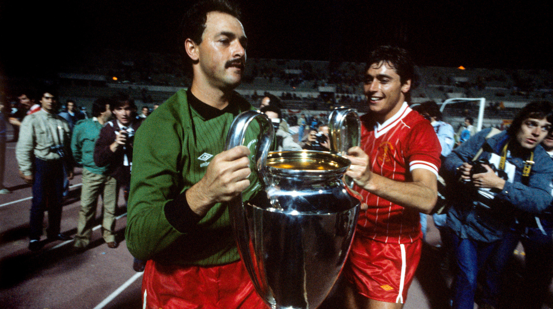 Від піхотинця в буші до воротаря Ліверпуля: війна, футбол та Африка очима Брюса Гроббелара