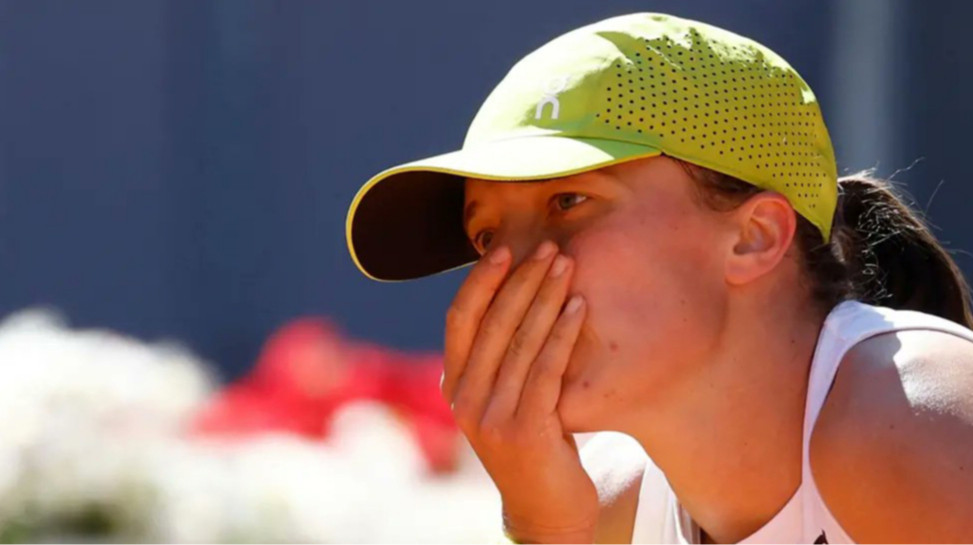 Дісталось корту та тренеру: Швьонтек вибухнула агресією у вогняному матчі проти Світоліної