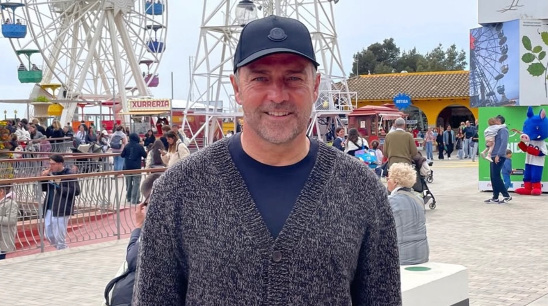 Воспользовался моментом для отдыха: тренера Барселоны заметили на аттракционах в парке развлечений