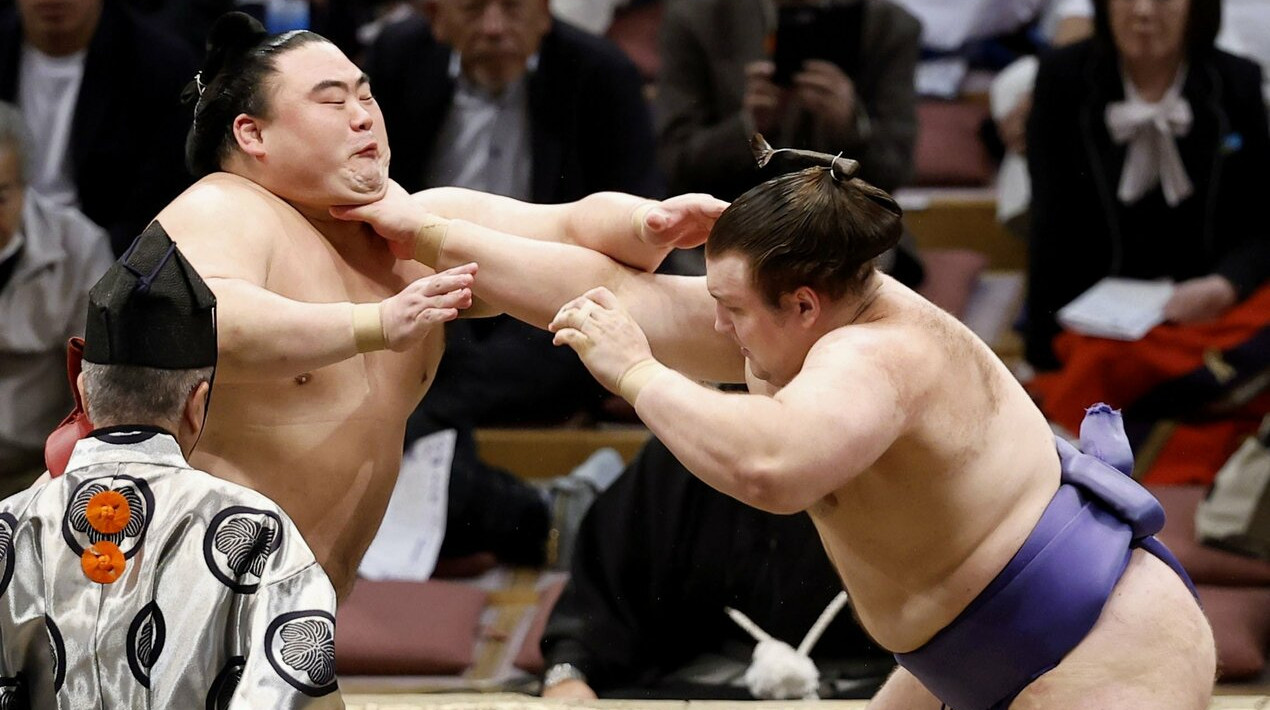 Ділить лідерство з йокозуною: Аонішікі здобув четверту перемогу на турнірі Kyushu 2025