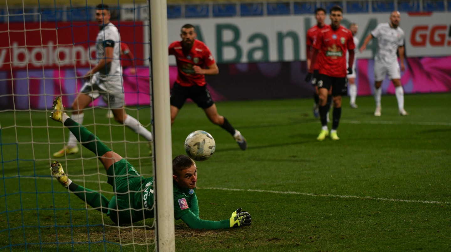 Заря благодаря голу Будкивского переиграла Карпаты в стартовом матче 15 тура УПЛ