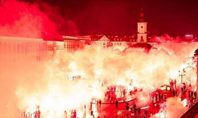 Фанати польської Ягеллонії мільйонами факелів відзначили 100-річчя клубу