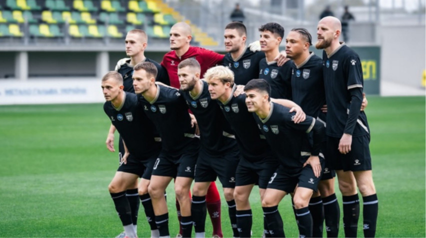 ЮКСА продовжила контракт з двома півзахисниками