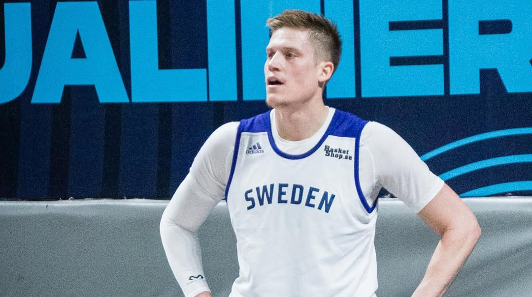 Легенда сборной Швеции считает, что его не вызвали в сборную из-за игры в России