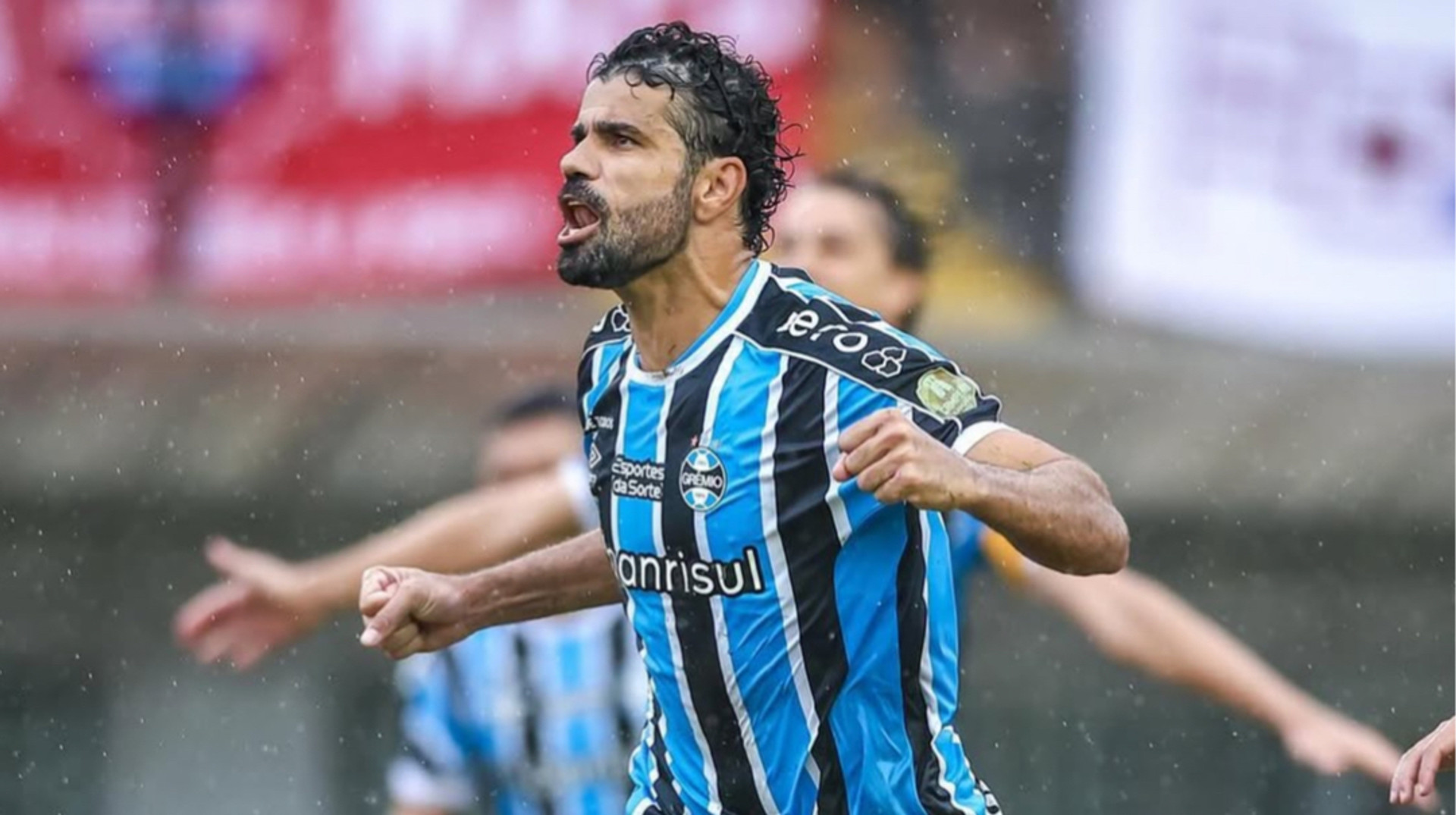 Диего Коста снова в своем стиле: снес легенду женского Челси во время тренировки перед благотворительным матчем